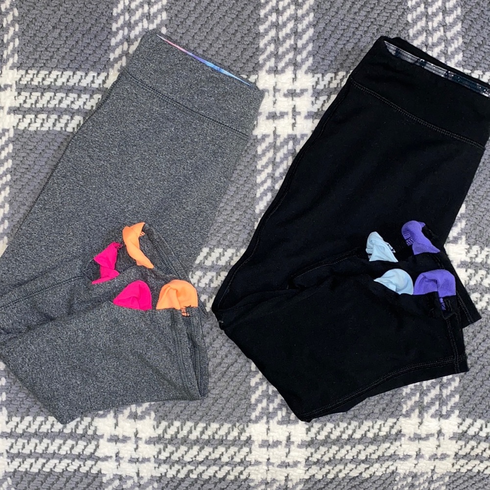 2 yoga style capri pants